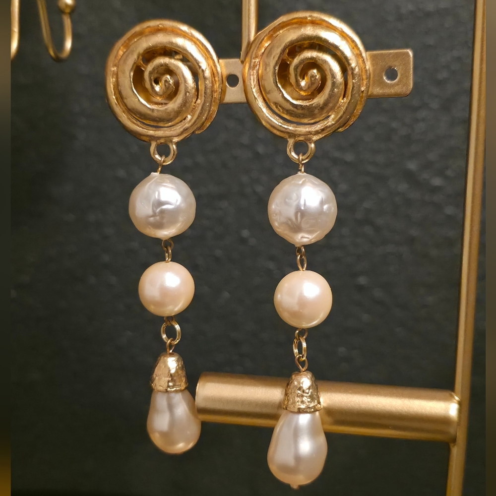 Vintage Bijoux Terner gold-tone dangle Clipon earrings with faux pearls